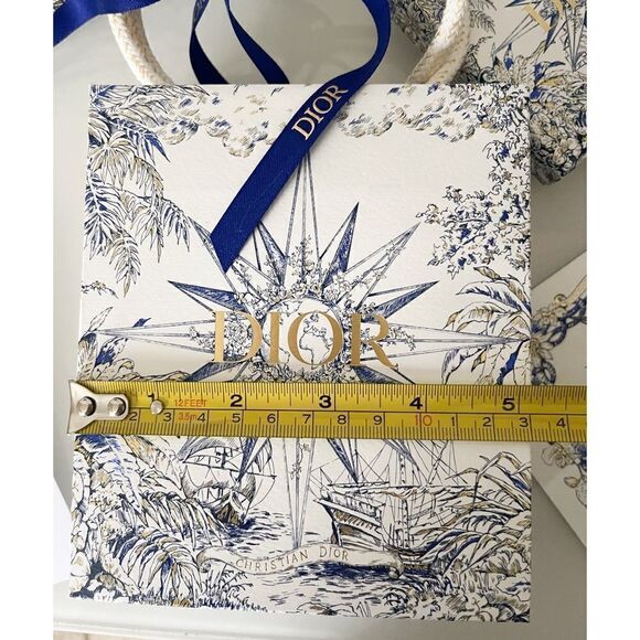 Dior Holiday Gift Paper Bag - Picture 7 of 8